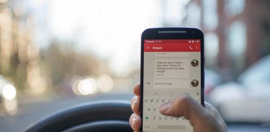pedimom-texting-driving